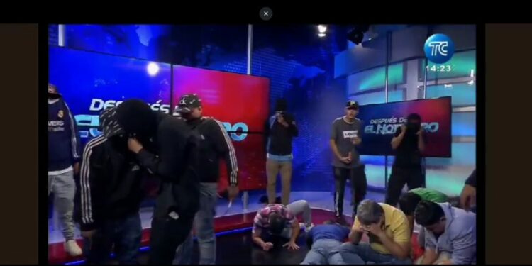 VIDEO: Terror en Ecuador: Aliados del Cártel de Sinaloa toman canal de TV en plena transmisión