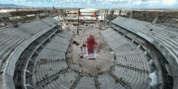 Ricardo Gallardo supervisa construcción de la nueva Arena Potosí
