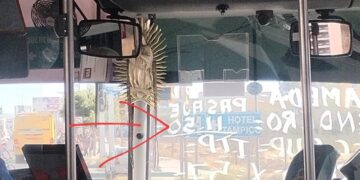 Usuarios del transporte urbano se quejan porque les cobran 12 pesos