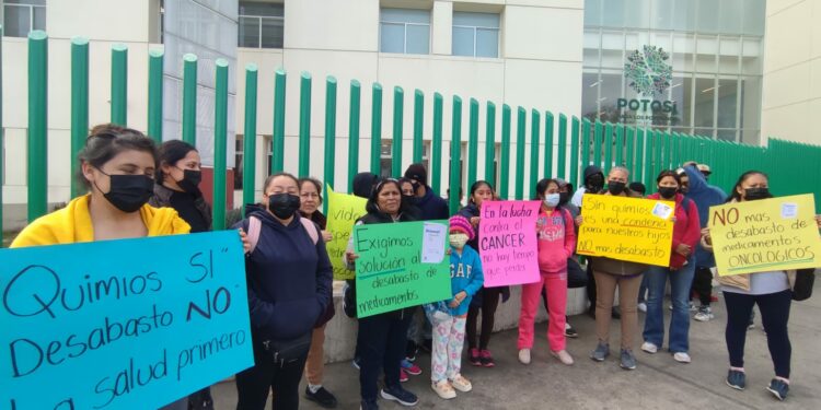 Protestan por falta de medicamentos en el Hospital Central