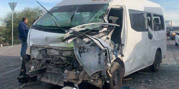 Choque cerca de BMW deja tres lesionados