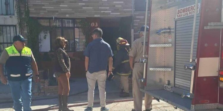 Dos menores fueron llevados al hospital tras incendio en Balcones del Valle