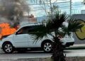 Camioneta calcinada por el fuego de un cortocircuito