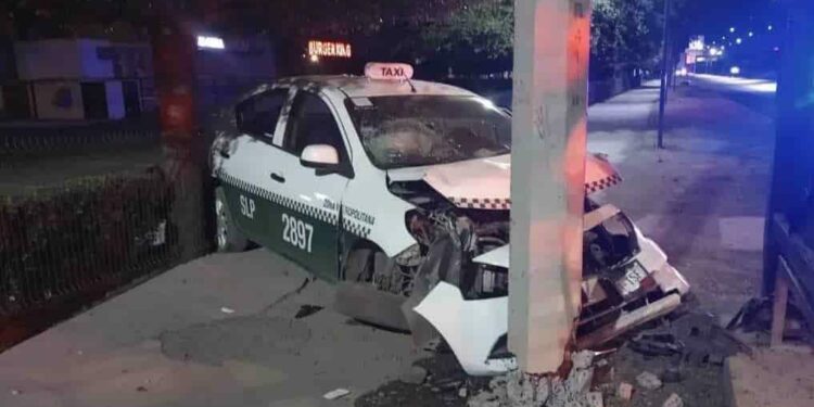 Taxista choca y abandona a pasajero lesionado frente a Sendero