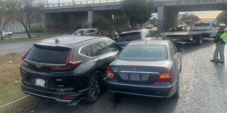 Aparatosos choques en la ’57 y bulevar Río Santiago