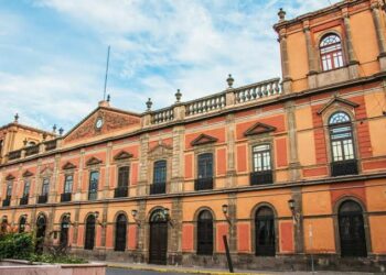 UASLP continúa sin atender sentencia judicial a favor de víctima de despido injustificado