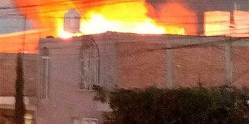 Incendio arrasa con vivienda en Col. La Libertad
