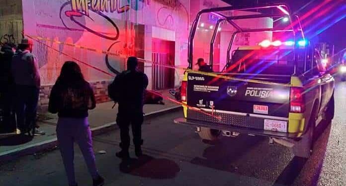 Motociclista muere al chocar contra inmueble