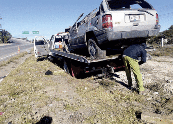 Hombre muere tras volcadura en la Carretera a Zacatecas