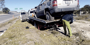 Hombre muere tras volcadura en la Carretera a Zacatecas