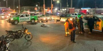 Muere joven motociclista al chocar contra una camioneta