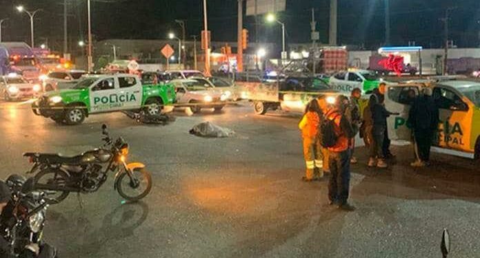 Muere joven motociclista al chocar contra una camioneta