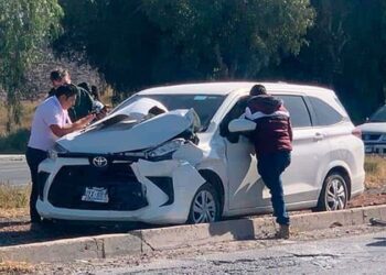 Se registra percance vial frente a Sendero