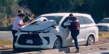 Se registra percance vial frente a Sendero