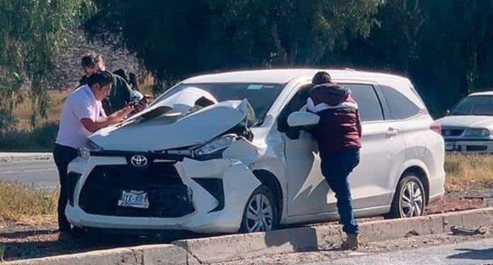 Se registra percance vial frente a Sendero