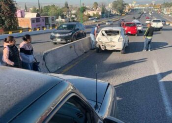 Se registra “carambola” en la cima de puente en carretera a Rioverde