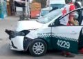 Taxi choca contra un camión en la Ricardo B. Anaya