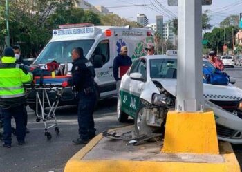 Fuerte accidente vial dejó un taxista lesionado
