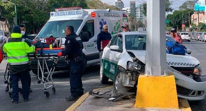 Fuerte accidente vial dejó un taxista lesionado