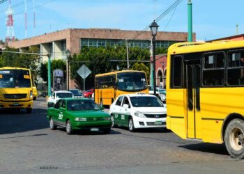 Iniciarán negociaciones para el incremento del transporte urbano y taxis