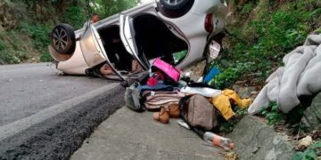 Conductor sale ileso tras volcadura en la Valles- Rioverde