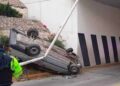 Vuelca raudo carro en puente de Sierra Leona