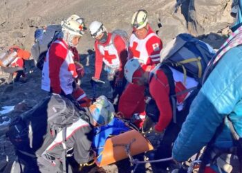 Rescatan a 10 alpinistas extraviados en el Pico de Orizaba