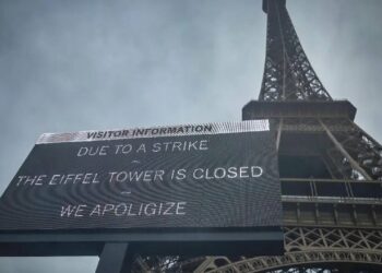 ¡Torre Eiffel se queda sin turistas! Trabajadores se van a huelga