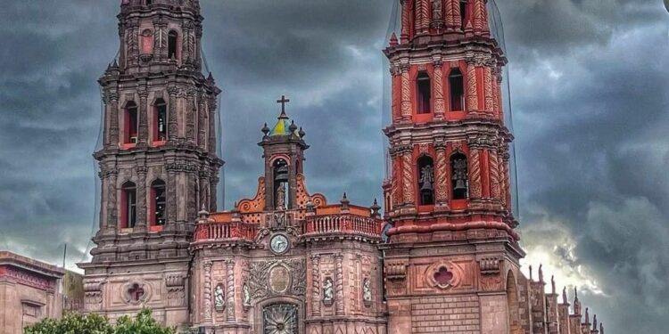 Sábado nublado y con lluvia en la capital potosina
