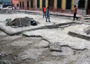 Fotos: Obras en capital de SLP ponen al descubierto vestigios del siglo XVII y XIX