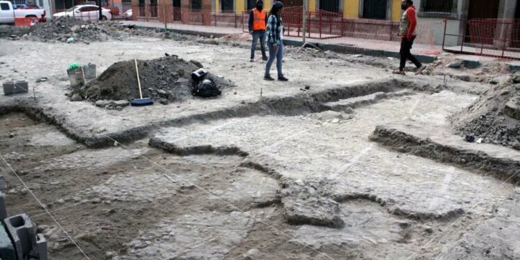 Fotos: Obras en capital de SLP ponen al descubierto vestigios del siglo XVII y XIX