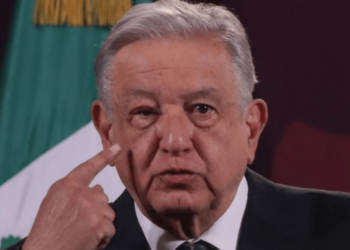 AMLO aparece con el ojo hinchado en La Mañanera: “Es un tutupiche”