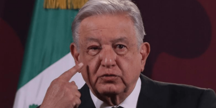 AMLO aparece con el ojo hinchado en La Mañanera: “Es un tutupiche”
