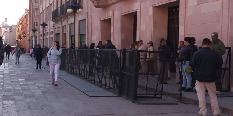 Taxistas buscaban manifestarse el Congreso