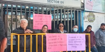 Madres y padres de familia se quejan de malos tratos en la escuela Juana de Asbaje
