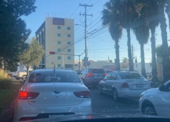 VIDEO: Gran caos y tráfico provocaron los nuevos semáforos de la Glorieta del Real Inn