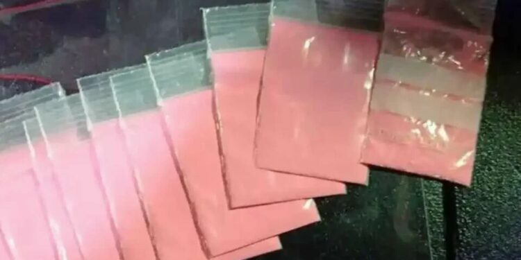Conmoción en España por la muerte de un menor que ingirió ‘cocaína rosa’; ¿qué se sabe de esta droga?