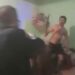 VIDEO: Policía que se defiende de machetazo es detenido en Cancún