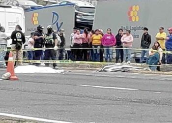 Mueren dos mujeres al ser atropelladas por un tráiler en la `57