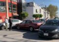 Daña dos autos por dar vuelta en “U”