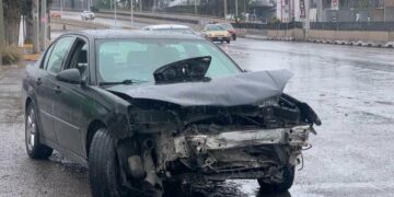 Conductora sufre aparatoso accidente en Periférico Norte