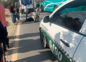 Taxista embiste a una mujer en avenida Salk