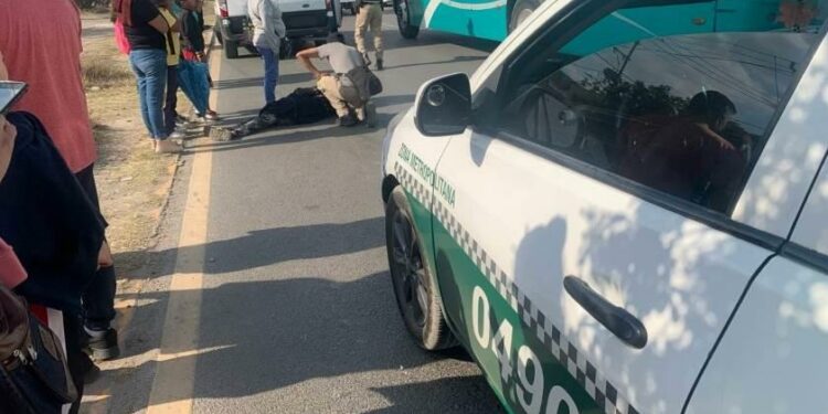 Taxista embiste a una mujer en avenida Salk