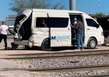 Tren embistió a transporte de personal en la Zona Industrial