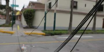 Un cable suelto lesiona a mujer