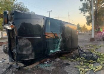 VIDEO: Choque con volcadura en Hernán Cortes deja cuantiosos daños