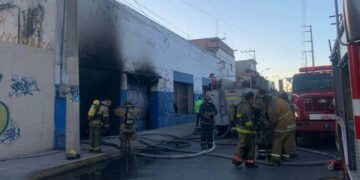 VIDEO: Reportan incendio en una maderería en el Montecillo