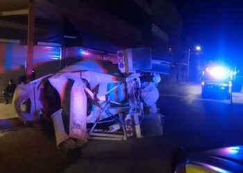 Vuelca revolvedora en Damián Carmona; solo hay daños