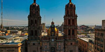 Domingo ventoso y parcialmente nublado en SLP
