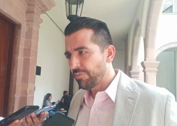 Diputados podrían llamar a comparecer a González Castillo